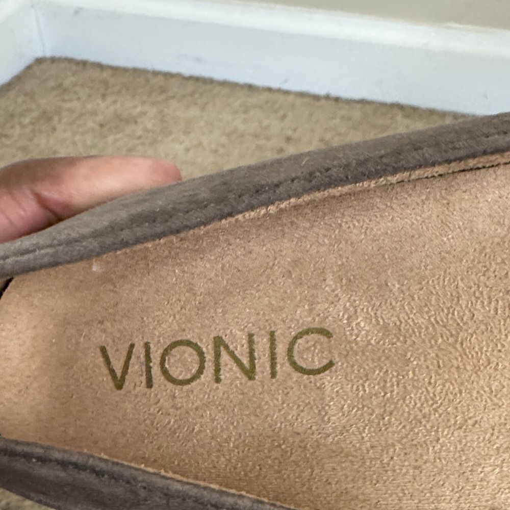 Vionic Posey Suede Perforated Pointed-Toe Flats Taupe size 6.5 Comfort Casual - Picture 2 of 7